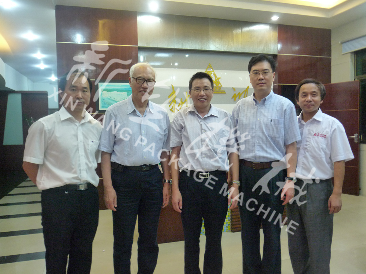 中國工程院院士段正澄、中國工程院院士、華中科技大學(xué)黨委書記邵新宇、廣東省智能機(jī)器人研究院院長張國軍一行蒞臨新望公司考察指導(dǎo)